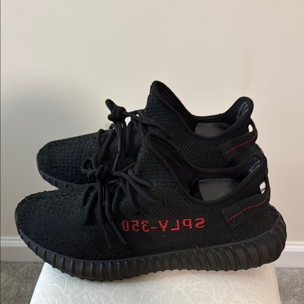 Black Yeezy Boost 350 V2 Sneakers REPLICA
